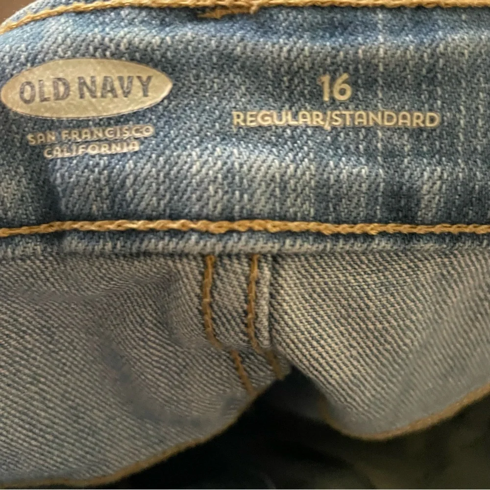 Old Navy Blue Lightwash Distressed High Rise Shorts Size 16 - Picture 3 of 4